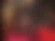 Goditi questa sexy provocazione in nylon nero trasparente con gonna di pelle super corta, giacca, guanti e décolleté. Adorazione del culo, seduta in faccia con i collant.