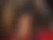 Feticista dei piedi e dominatrice con lo strapon: goditi i miei perfetti e morbidi piedi nudi mentre accarezzo uno dei miei grandi cazzi di gomma bianca.