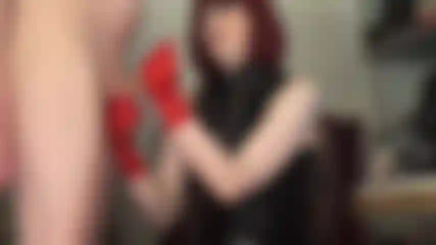 I miei guanti di lattice rosso lucido mungono lo sperma da un vero cazzo e tu puoi mangiarlo tutto dal mio palmo come una puttana. ( Questo contenuto esclusivo è disponibile solo qui.).