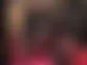 Una puttana amante del pvc e del cazzo: la mia padrona indossa la sua tuta in vinile nero lucido e gli stivali, accarezzando il suo cazzo per la tua bocca affamata di sperma.