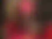 Collant neri e décolleté peeptoe giallo neon per le amanti delle gambe. Gambe incrociate, tacchi alti, calze di nylon.