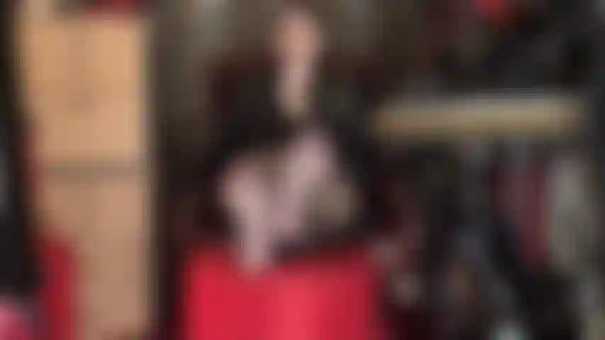 Adoro le meravigliose suole in nylon grigio trasparente della mia amante.