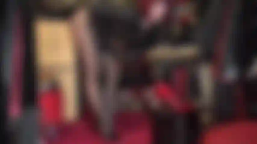 Un enorme cazzo nero eccita il tuo piccolo cazzo. Oh, so quanto desideri il cazzo nero, sentirlo sbattere in faccia, sentirlo pulsare e infilarsi nella tua fica stretta.