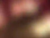 Non lasciarti ingannare da questi morbidi guanti di raso. La padrona te li avvolgerà saldamente intorno al collo, guardandoti negli occhi, stringendo sempre più forte... Finché non ti mancherà il fiato...