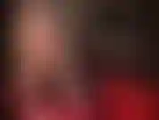 Culo nudo, piedi nudi, strapon.