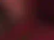 Feticista dei tacchi alti: la combinazione perfetta di collant neri velati e tacchi a spillo rossi lucidi. La padrona ti fa adorare ogni centimetro di queste sexy décolleté e gambe lucide.