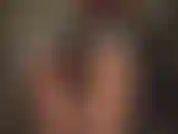 Più i pantaloni sono stretti, meglio è. Adoro il mio sedere con jeans attillati in pvc, pantaloncini e leggings rossi.