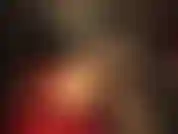 Pantaloncini di raso rosso lucido parte 2/2 - calze nere con cuciture in pizzo e tacchi. La padrona stuzzica il tuo cazzo, lungo tutto il suo nylon e il suo culo, intrappolandolo persino sotto i pantaloncini.