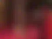 Che calpesta il cazzo indossando delle sexy décolleté leopardate e dei collant neri trasparenti.