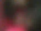 Faccio sesso orale con guanti, feticismo dello sputo e stuzzico le gambe in lattice lucido.