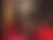 Collant neri lucidi, lattice bianco, calzamaglia attillata in gomma, strati di collant, sega con guanti in lattice. - La padrona indossa un vestito in lattice bianco, collant bianchi sopra guanti neri e bianchi.