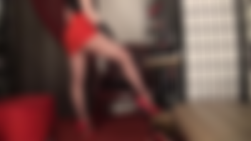 Inchinati all'opera d'arte che sono le gambe perfette e il culo in collant della padrona vivian.
