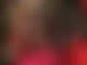 Una padrona in pizzo e raso con graziose calze a rete in pizzo sopra collant color carne. Che adora le gambe infilando il tuo cazzo tra questi strati di nylon setoso e mungendolo fino a farlo asciugare...