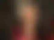 Le mie gambe, i miei piedi e il mio culo, in collant abbronzati e lucidi, stuzzicano il tuo cazzo.