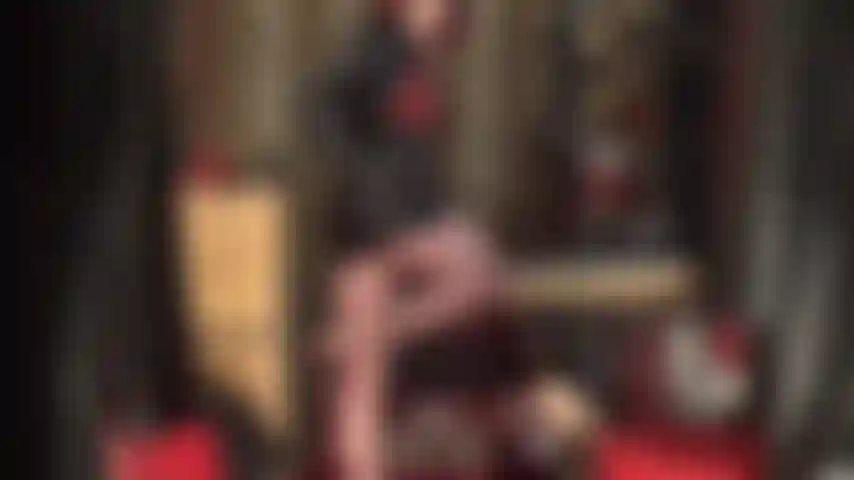 Adoro i piedi, i collant, la pelle, il culto del culo e il feticismo dello sputo.