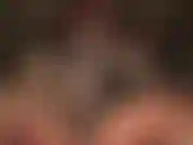 La padrona ha il suo strapon scivoloso e bagnato per i tuoi buchi stretti. Iniziando dalla tua bocca, lo accarezza e lo spinge nella tua faccia da troia. Non ne hai mai abbastanza del grosso cazzo bianco della padrona.