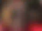 Una sph con un enorme cazzo nero tra due strati di collant lucidi: l'enorme cazzo nero della padrona e le sue calze di nylon lucide ti bagnano il clitoride. Una mistress che confronta e stuzzica il tuo inutile cazzetto.