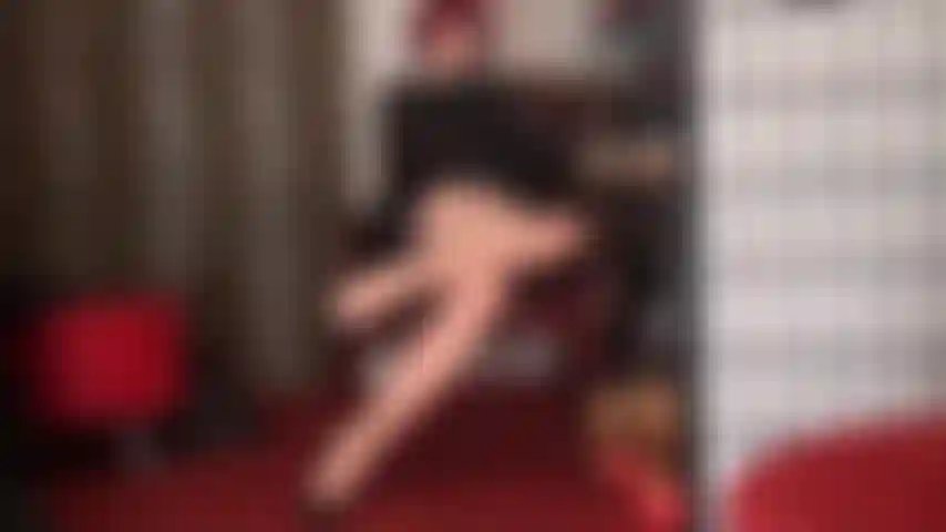 Gambe seducenti in collant color carne con cuciture - le gambe della padrona vivian sono il tuo più grande punto debole. Snella, lunga e rivestita in nylon, con cuciture che arrivano fino al suo fantastico fondoschiena.