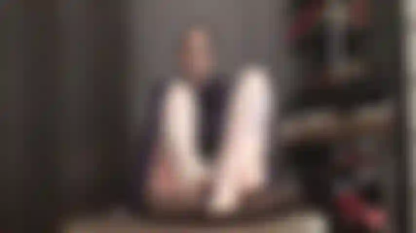 Dipendente dalle splendide gambe, dai piedi e dallo strap-on in collant della padrona vivian.