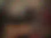 Il lattice non è mai troppo lucido. Guardami mentre lucido la mia minigonna in lattice per renderla ancora più lucida.