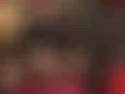 Riesci a tenere il passo... Lubrifica il tuo cazzo e accarezzalo insieme alla padrona accovacciata che si accarezza il suo grosso cazzo bianco, indossando vinile lucido e nylon nero. Culo in collant, gambe, adorazione dello strapon.