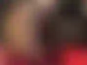 Bellissime calze con cuciture e giarrettiere su collant lucidi, abbinate a lingerie sexy, guanti di raso e tacchi alti. Adora il mio culo perfetto, le calze di nylon e il mio grosso cazzo nero!