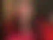 La padrona mette in mostra le sue abilità sexy con queste bellissime calze con giarrettiera, corsetto rosso e tacchi a spillo rossi abbinati.