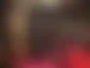 Una padrona vestita di pelle nera.