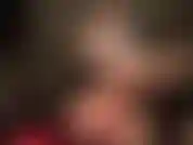 Conosco il tuo amore per i collant color sabbia setosi... Il tuo cazzo è eccitato mentre accarezzo le mie meravigliose gambe lunghe rivestite di nylon a mani nude e con una calza di nylon nera tirata sopra la mano.