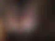 Adoro il culo indossando pantaloncini succinti in spandex, collant lucidi e calze con stivali altissimi.