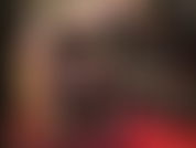 La padrona vivian mostra le sue incredibili gambe e il suo culo indossando collant neri di seta.