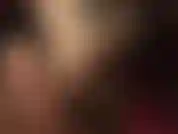 Che appoggia i miei piedi in collant su uno sgabello, massaggiati con guanti neri in lattice. Mmmm.