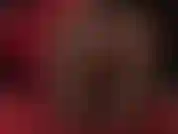 Adorazione dei piedi - la padrona vivian muove le dita dei piedi, seducendoti con le suole dei suoi collant profumati e umidi. La padrona sa che vuoi annusare profondamente e inalare il loro profumo inebriante...