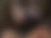 La padrona vivian si accarezza il suo grosso cazzo e ti incoraggia a farlo.