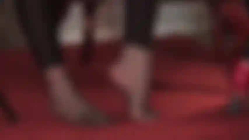 Dolci dita dei piedi in collant a 5 dita / guanto per le dita: questo speciale paio di calze ti farà desiderare di succhiare ogni singolo dito del piede rivestito in nylon.