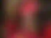 Ooooh, guarda la padrona indossare delle sexy calze nere in pizzo e stuzzicare l'amante delle gambe con le sue lunghe gambe incrociate e i piedi in décolleté peeptoe giallo neon.