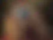 La padrona si accarezza il cazzo nero indossando collant neri trasparenti e lattice.