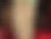 Tutto è super luccicante! Minigonna in lattice verde menta, diversi strati di collant extra lucidi, tacchi sexy e guanti medicali per mungere il cazzo del tuo schiavo.