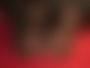 Feticista dei piedi in nylon: la padrona vivian è seduta sui tacchi e adora le sue morbide piante dei piedi e le dita che si muovono e si aprono in sexy collant neri molto trasparenti.