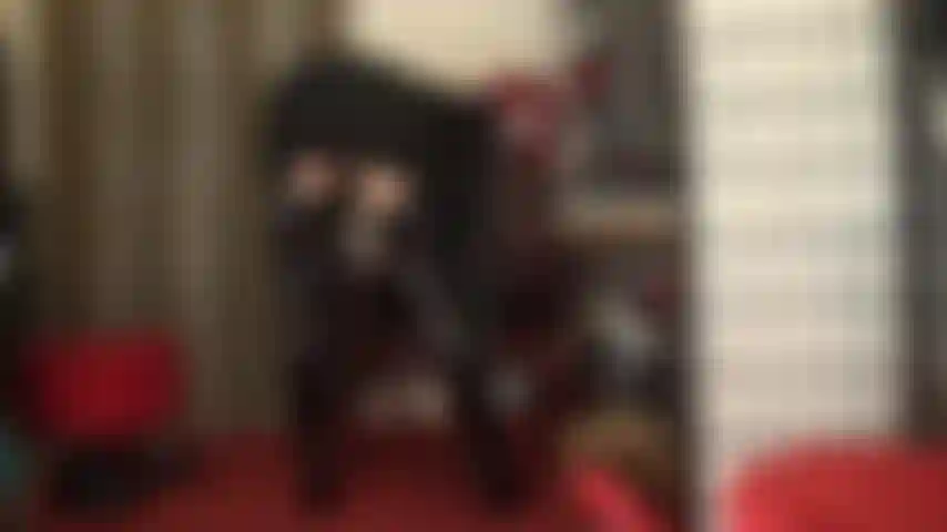 Stivali alti e lucidi, calze, giarrettiere, mutandine lucide in pvc: il tuo dolorante cazzo da schiavo è in buone mani, mentre la padrona lo controlla con i suoi guanti di pelle.