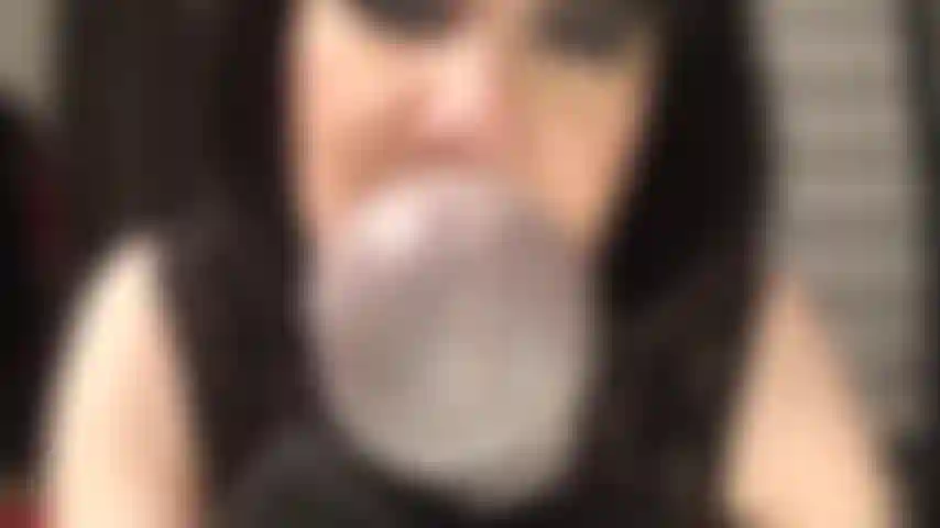 Pov che allatta il cazzo: la padrona ha bisogno che tu assaggi questo cazzo mentre te lo munge direttamente in bocca. È ancora più delizioso ricoperto dalla sua saliva.