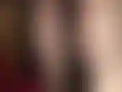 Dipendente dalle gambe di findom: la padrona vivian ti ha reso dipendente e ti accarezza le sue meravigliose gambe lunghe ricoperte di collant, pretendendo che tu le accarezzi e paghi... Accarezza e paga... $$$.