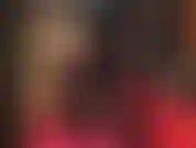 Adoro il mio sedere perfetto e le mie lunghe gambe indossando una tuta corta e stivali alti, abbinati a collant color carne lucidi.