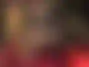 Intrappolata tra le mie gambe incrociate e lucide, in collant color abbronzatura - le mie lunghe gambe incrociate e i miei bellissimi piedi ti rendono debole e sottomessa. Il tuo cazzo è intrappolato tra di loro. Vieni dappertutto!