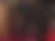 La mia schiava anale, la tua padrona scintillante in pvc nero con stivali extra alti, ha un enorme cazzo nero da infilare nella tua stretta fica mentre ti riempie di saliva.