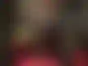 Accarezza le mie gambe con le décolleté peeptoe giallo neon e i collant neri coprenti.