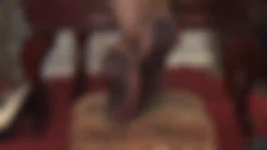 Adoro i piedi indossando un paio di collant con cuciture davvero speciali e suole dal design meraviglioso.