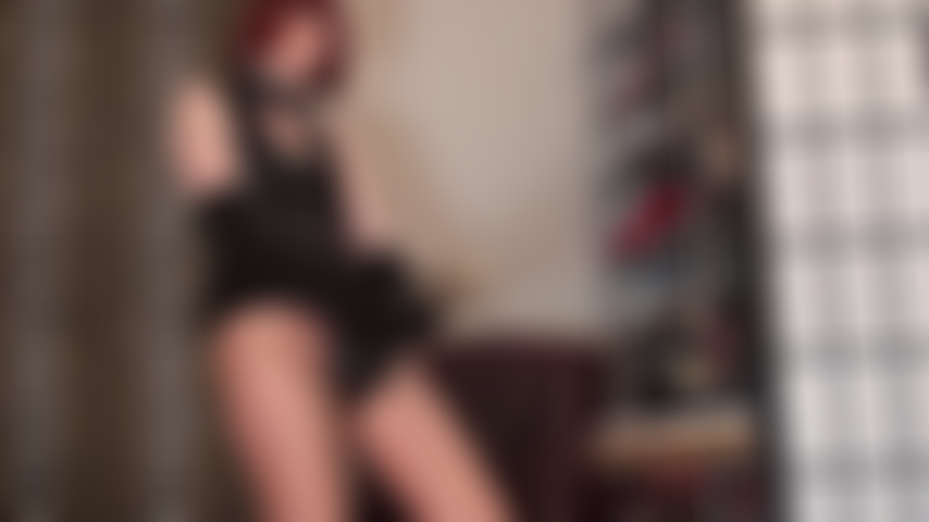 La mistress vivian e il suo enorme strapon ricoperto di nylon mirano al tuo culo da troia.