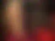 Gambe in collant lucidi, muli in pelle e maschera in nylon nero: la padrona stuzzica i suoi amanti in nylon con piedi, gambe e culo in collant extra lucidi e aggiunge una sexy maschera in nylon nero trasparente.