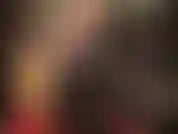 Indosso un sexy completo di gomma, collant e stivali alti con la zeppa.